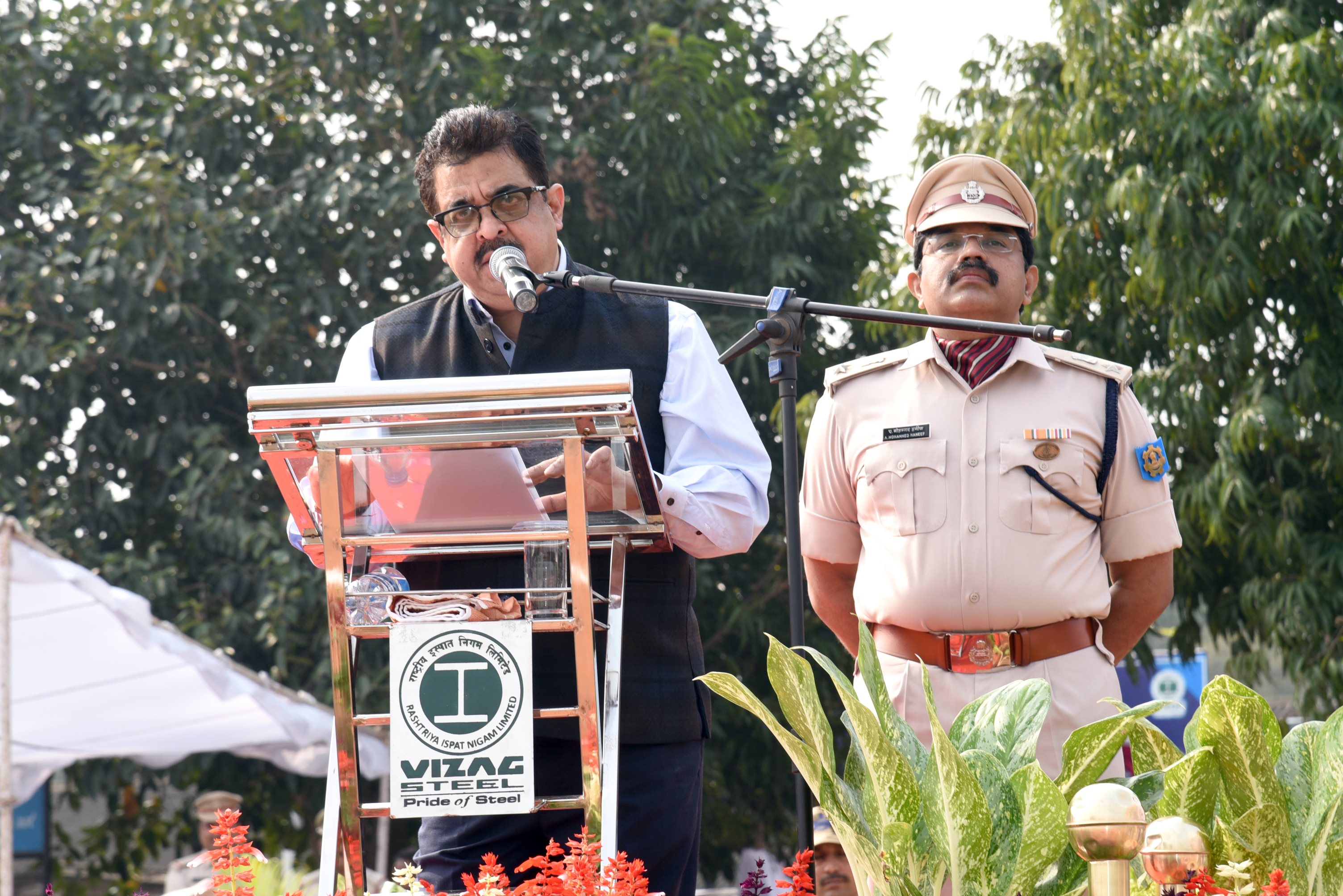 Indian-GRAPEVINE-75th-republic-day-celebrated-with-patriotic-fervor-at-rinl