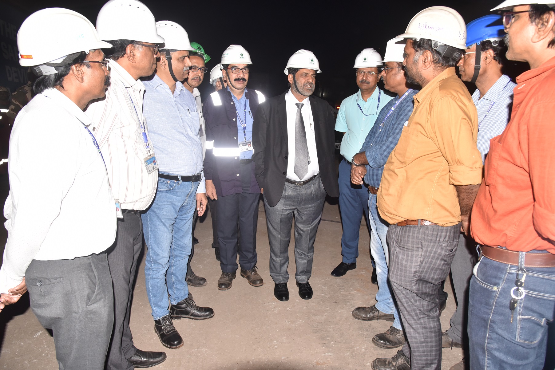 Project-Your-State-shri-ak-saxena-cmd-moil-assumes-additional-charge-of-the-post-of--cmd-at-rinl-interacts-with-directo