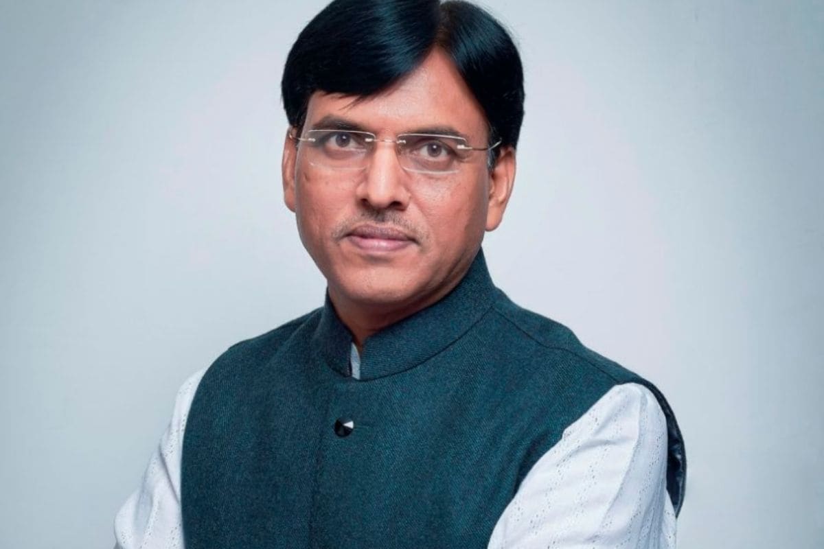 Indian-GRAPEVINE-dr-mansukh-mandaviya-reviews-arrangements-for-screening-and-testing-of-international-passengers-at-i