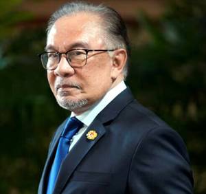 Indian-GRAPEVINE-malaysian-pm-ibrahim-arrives-in-pakistan-on-three-day-visit