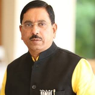 Indian-GRAPEVINE-union-minister-joshi-addresses-global-wind-day-conference-in-bengaluru