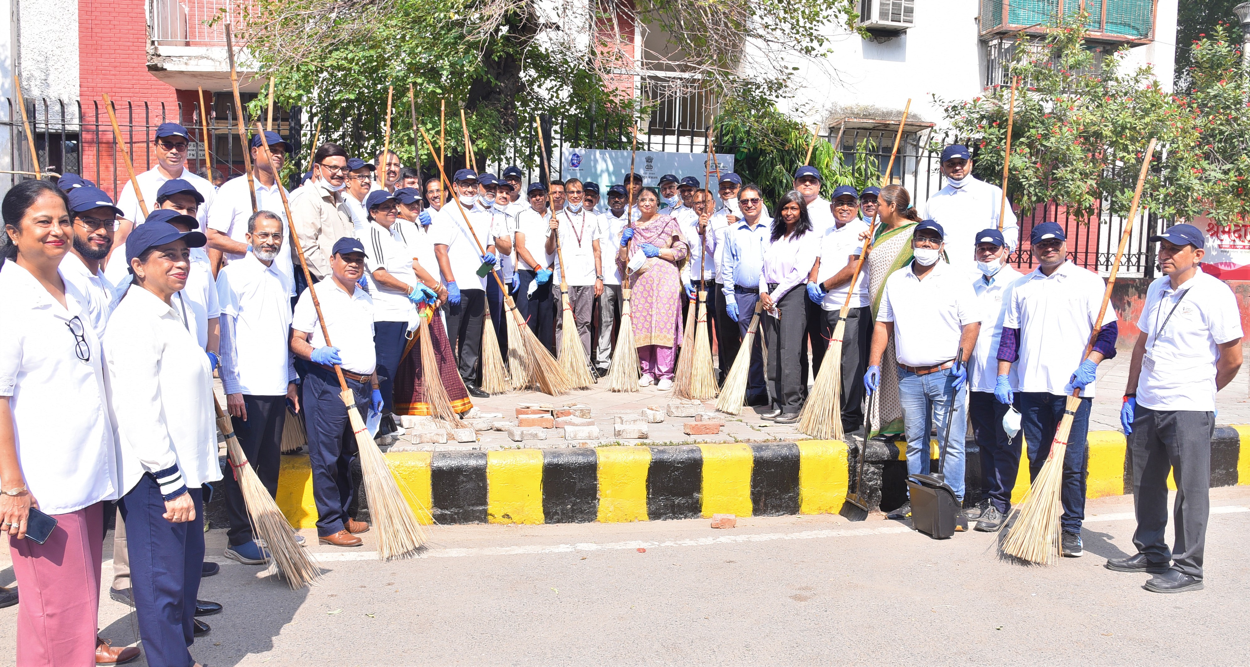Project-Your-State-pfc-organizes-large-scale-shramdaan-as-part-of-swachhta-hi-seva-campaign