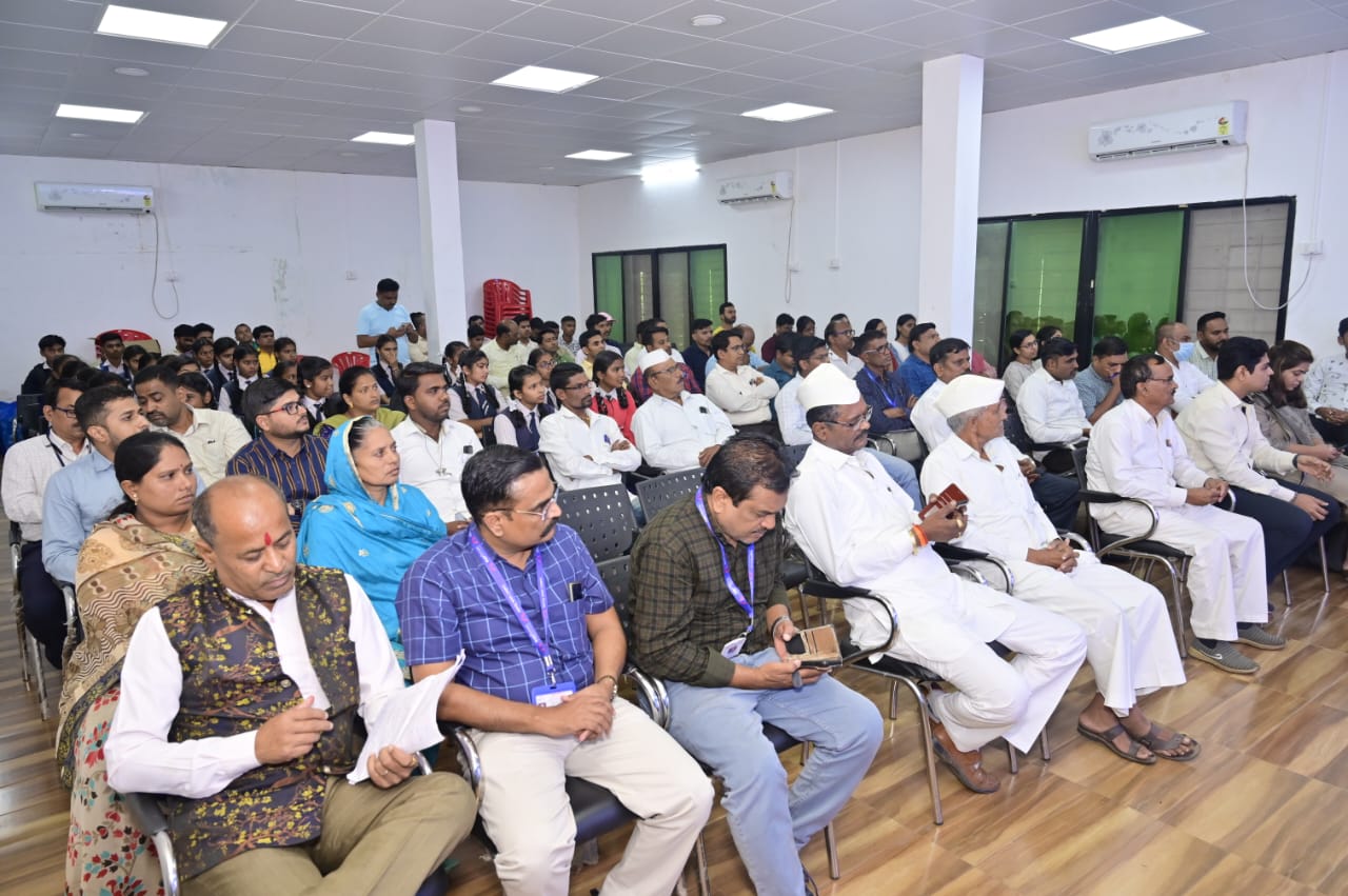 Indian-GRAPEVINE-bijli-utsav-organized-by-rec-in-nashik-as-a-part-of-azadi-ka-amrit-mahotsav