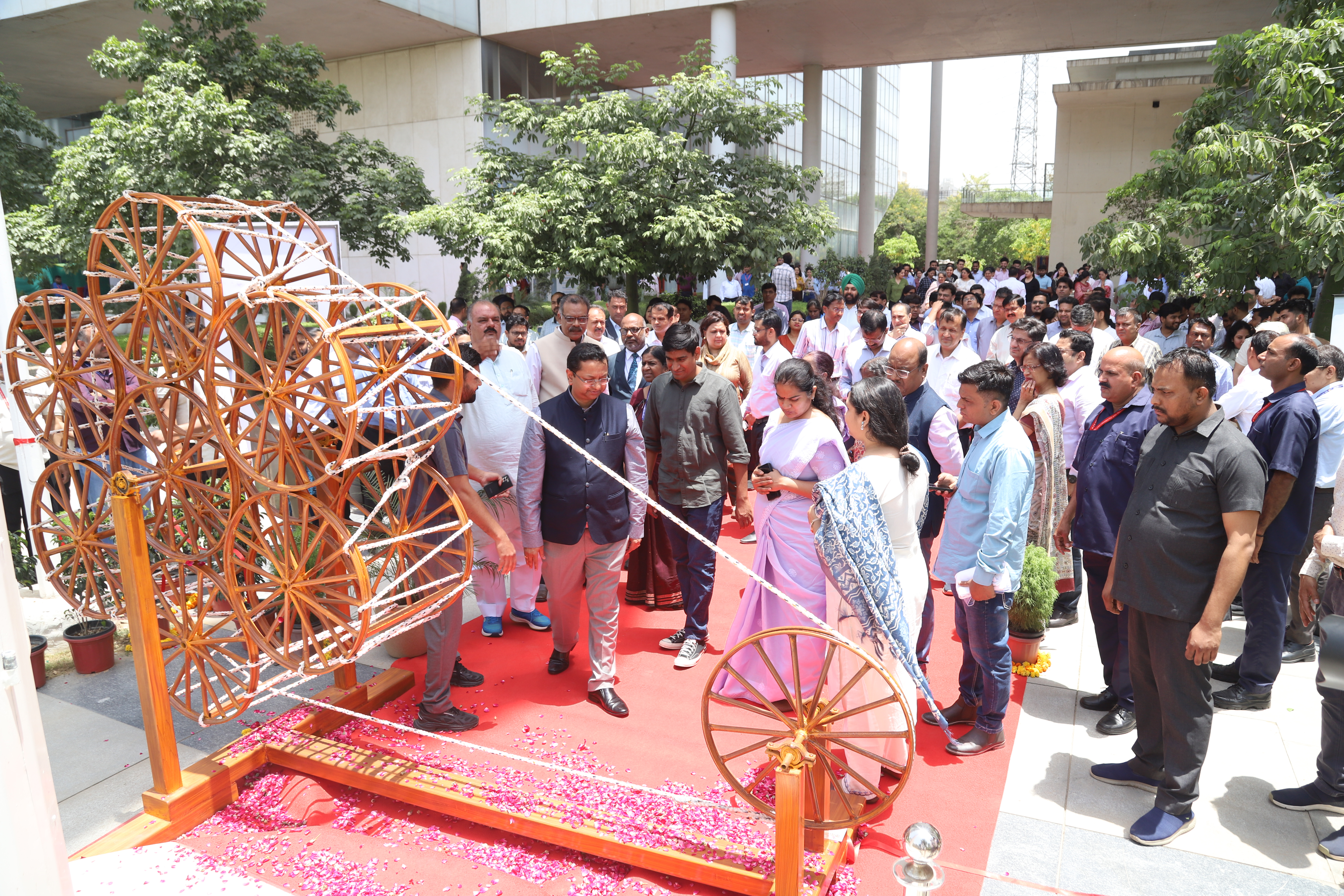 Indian-GRAPEVINE-rec-limited-inaugurates-swachhata-pakhwada-2025-----------cmd-unveils-waste-to-art-charkha-construct