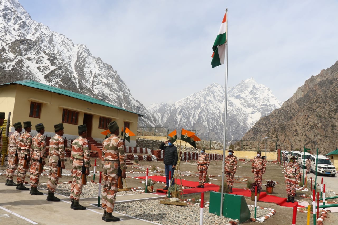 Indian-GRAPEVINE-kiren-rijiju-honble-sports-minister-visits-itbp-forward-posts-in-uttarakhand--to-meet-itbp-jawans