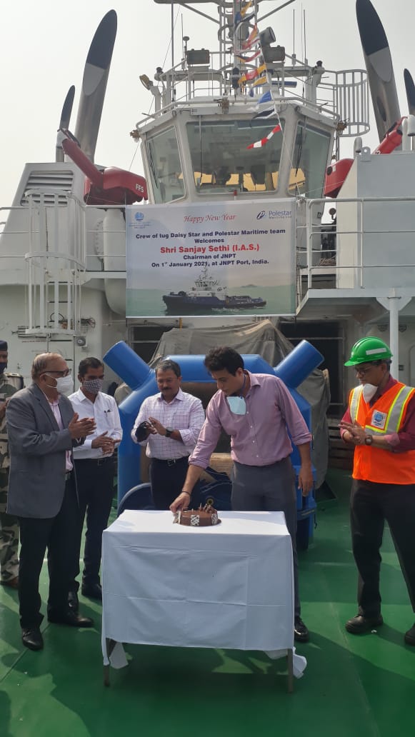 Indian-GRAPEVINE-jnpt-welcomed-the-new-year-on-newly-inducted-tug-boat-daisy-star