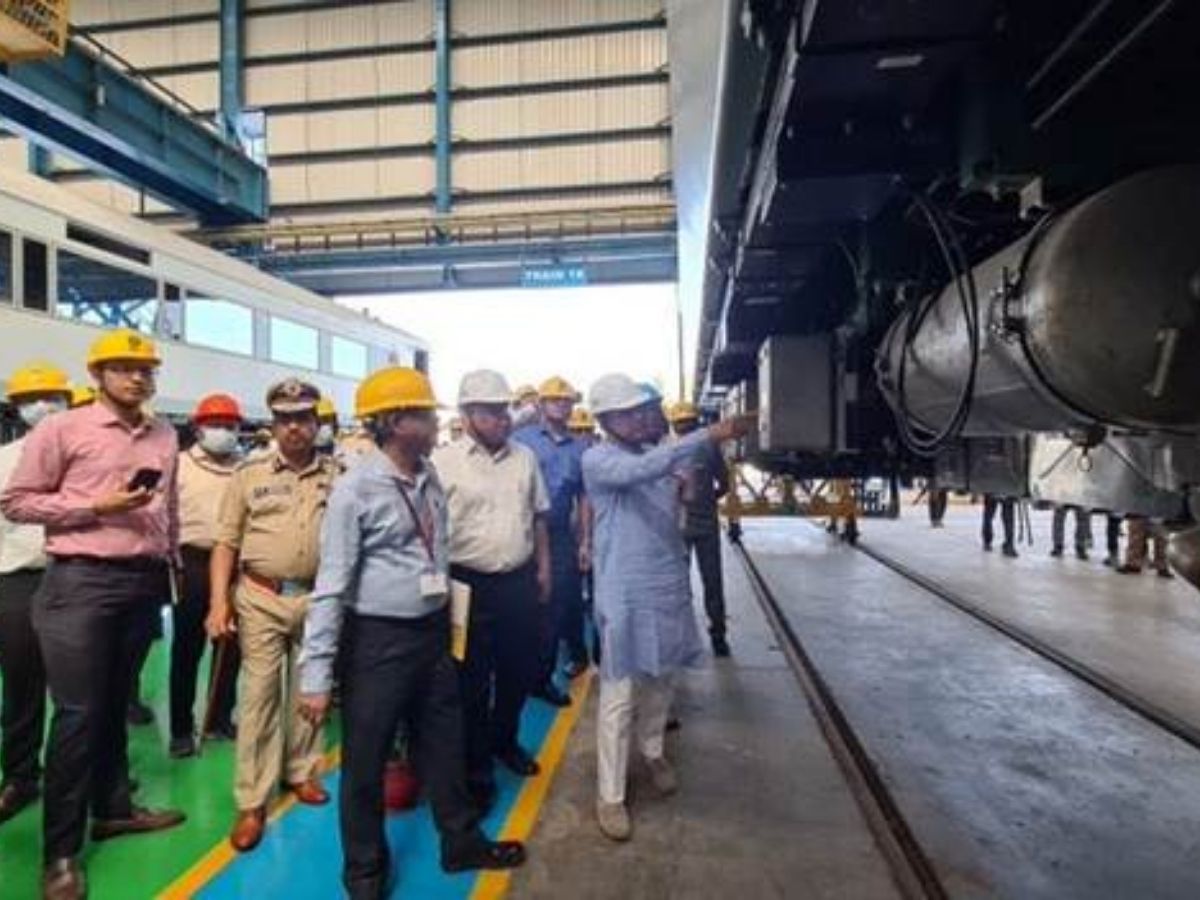 Project-Your-State-railway-minister-ashwini-vaishnaw-inspects-production-of-vande-bharat-trains
