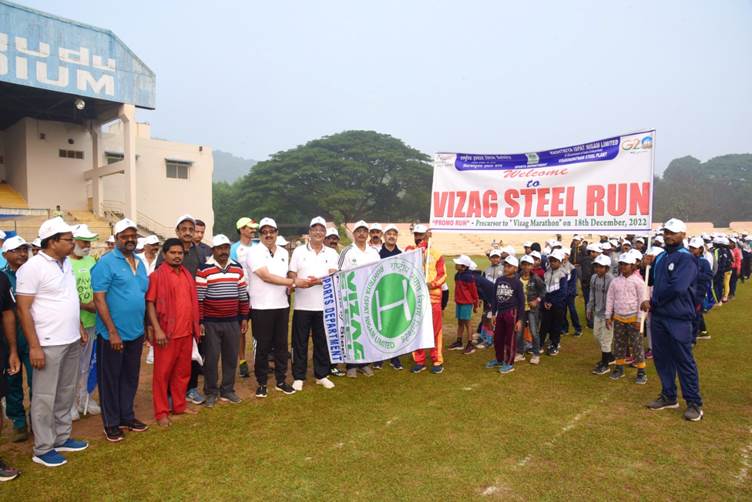 Indian-GRAPEVINE-atul-bhatt-cmd-rinl-flags-off-the-vizag-steel-run-a-5k-promo-run-as-a-precursor-for-the-vizag-marath