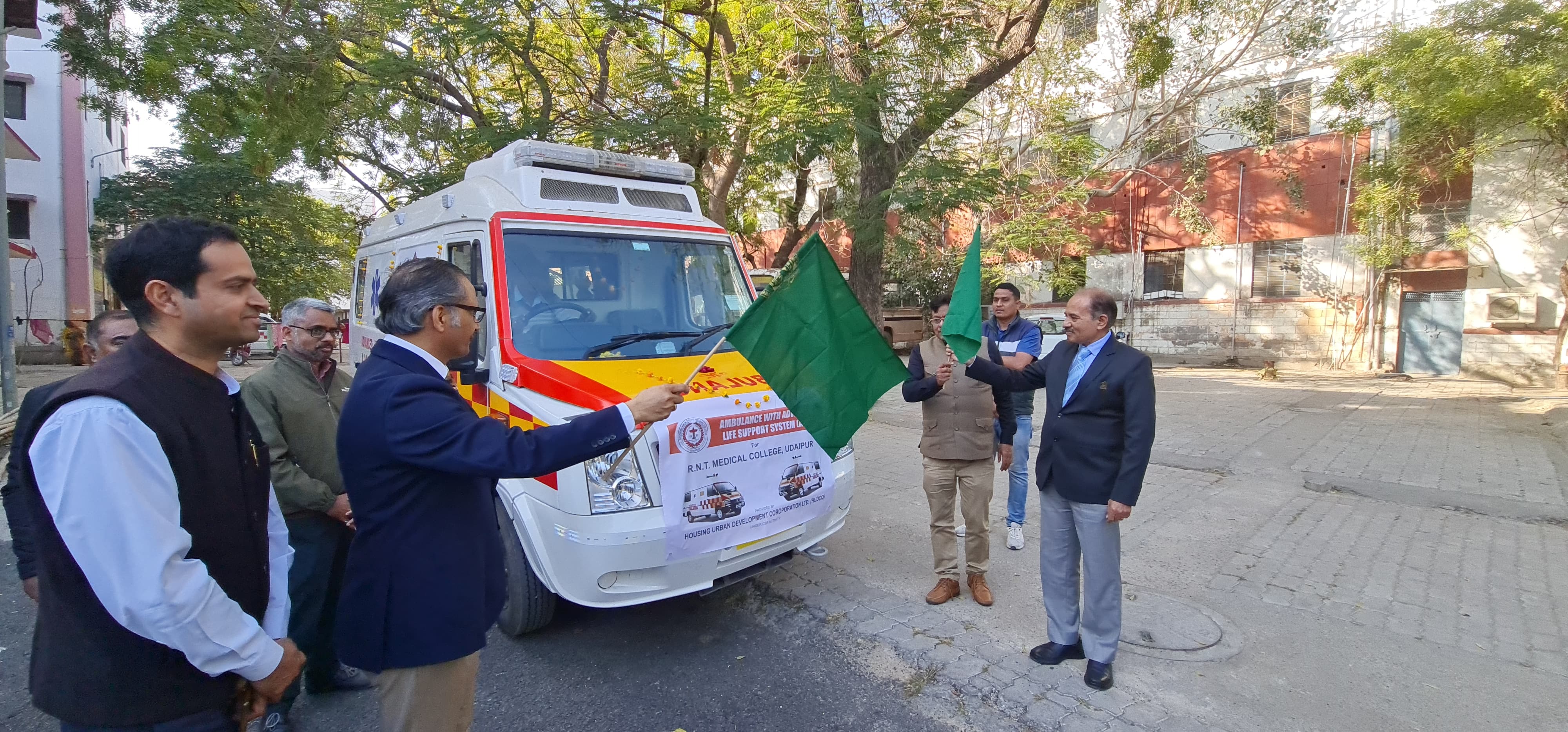 Indian-GRAPEVINE-hudco-provides-ambulance-to-rabindranath-tagore-ayurvigyan-college-and-joint-hospital-association-ud