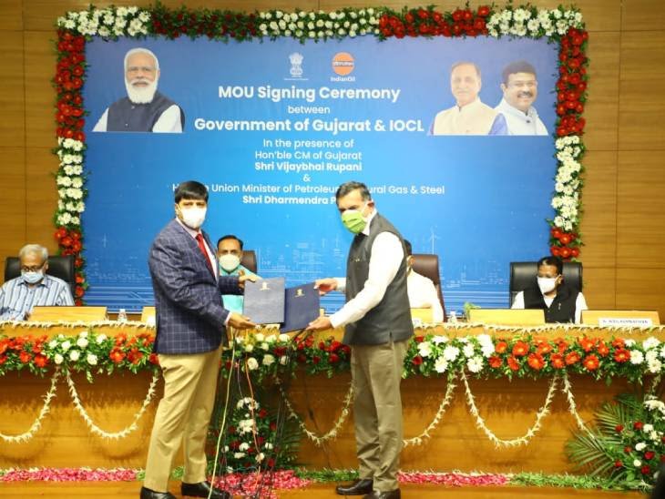 Project-Your-State--iocl-signs-mou-with-gujarat-government-to-invest-24000-cr-in-petrochemical-unit