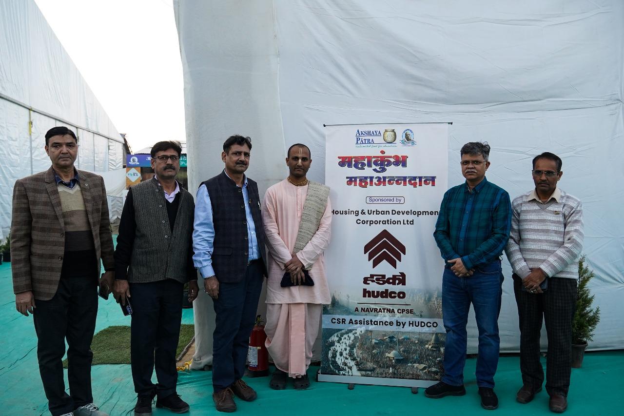 Indian-GRAPEVINE-devotees-throng-the-hudco-csr-annadaan-centre-food-donation-centre-at-maha-kumbh-2025-