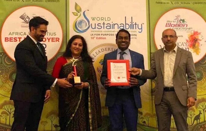 Project-Your-State-shri-vivek-kumar-dewangan-cmd-rec-limited-honoured-with-most-sustainable-maharatna-leader-award-at-w