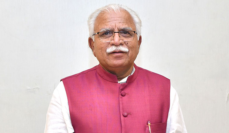 Indian-GRAPEVINE-manohar-lal-distributes-skill-certificates-to-trained-workers-under-cpwd-labour-skill-training-progr