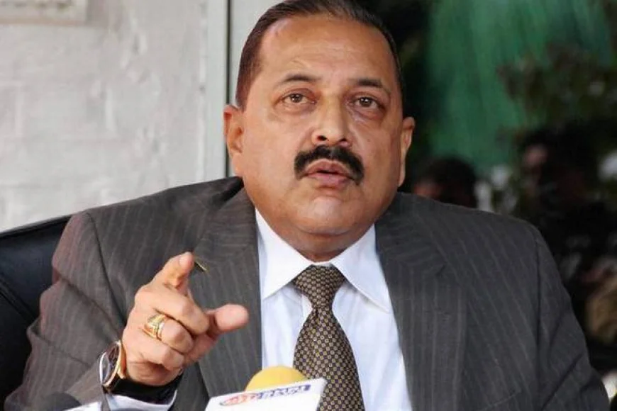 Dr Jitendra Singh interacts with journalists at Media Round Table