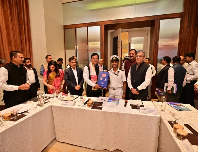 Signing of a MoU between Vadhvan Port Project Ltd. (VPPL) and the Directorate of Vocational Education and Training (DVET), GoM in the presence of Shri Sarbananda Sonowal, Union Minister, MoPSW