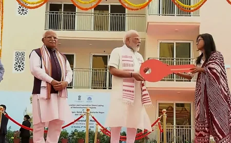 Prime Minister Shri Narendra Modi inaugurates and lays Foundation Stone for Major Housing and Office Infrastructure Projects under Redevelopment of 7 GPRA Colonies in Delhi