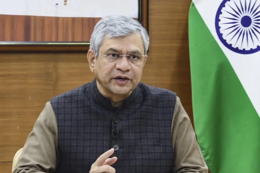 Vaishnaw Orders Day-Long Review of Railway Drinking Water After CAG Flags Quality Lapses